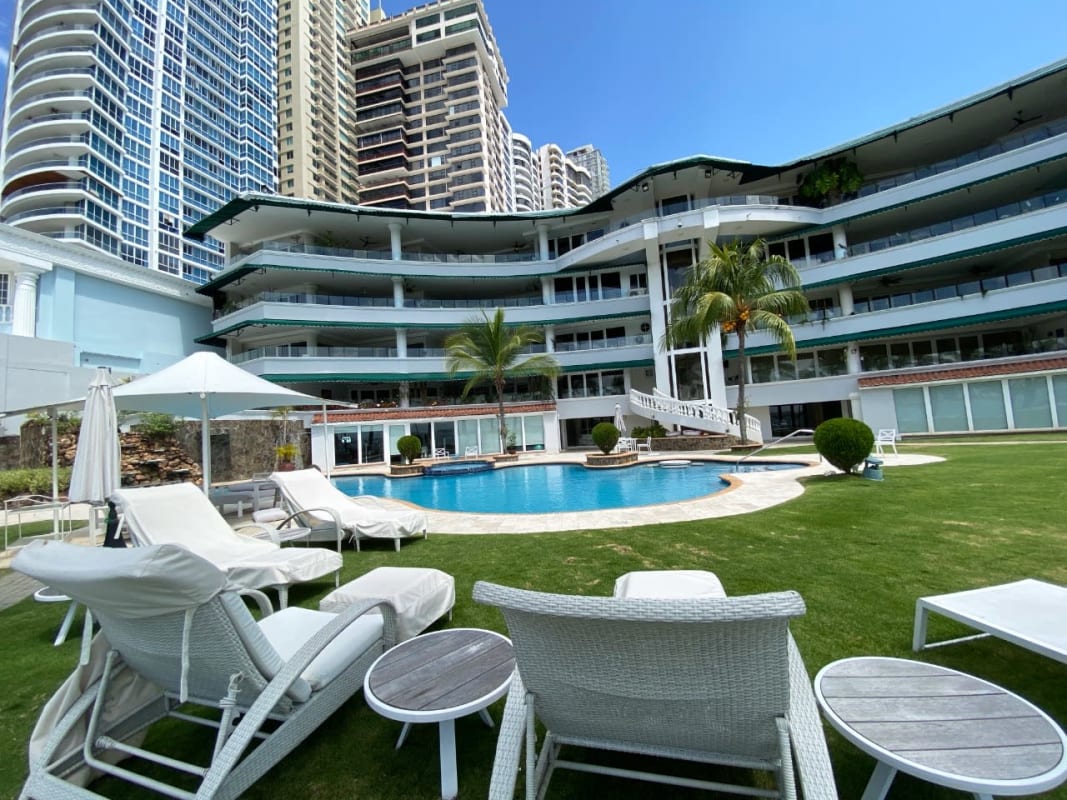 Elegant spacious bathroom with jacuzzi tub, double sink and premium tiles PH Terrazas del Mar