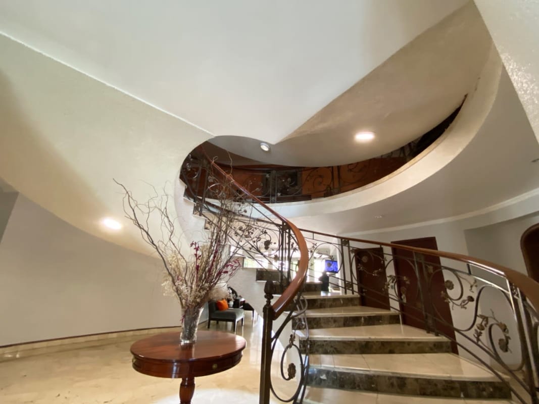 Luxury spacious balcony with glass railing and Pacific view in PH Terrazas del Mar Punta Paitilla