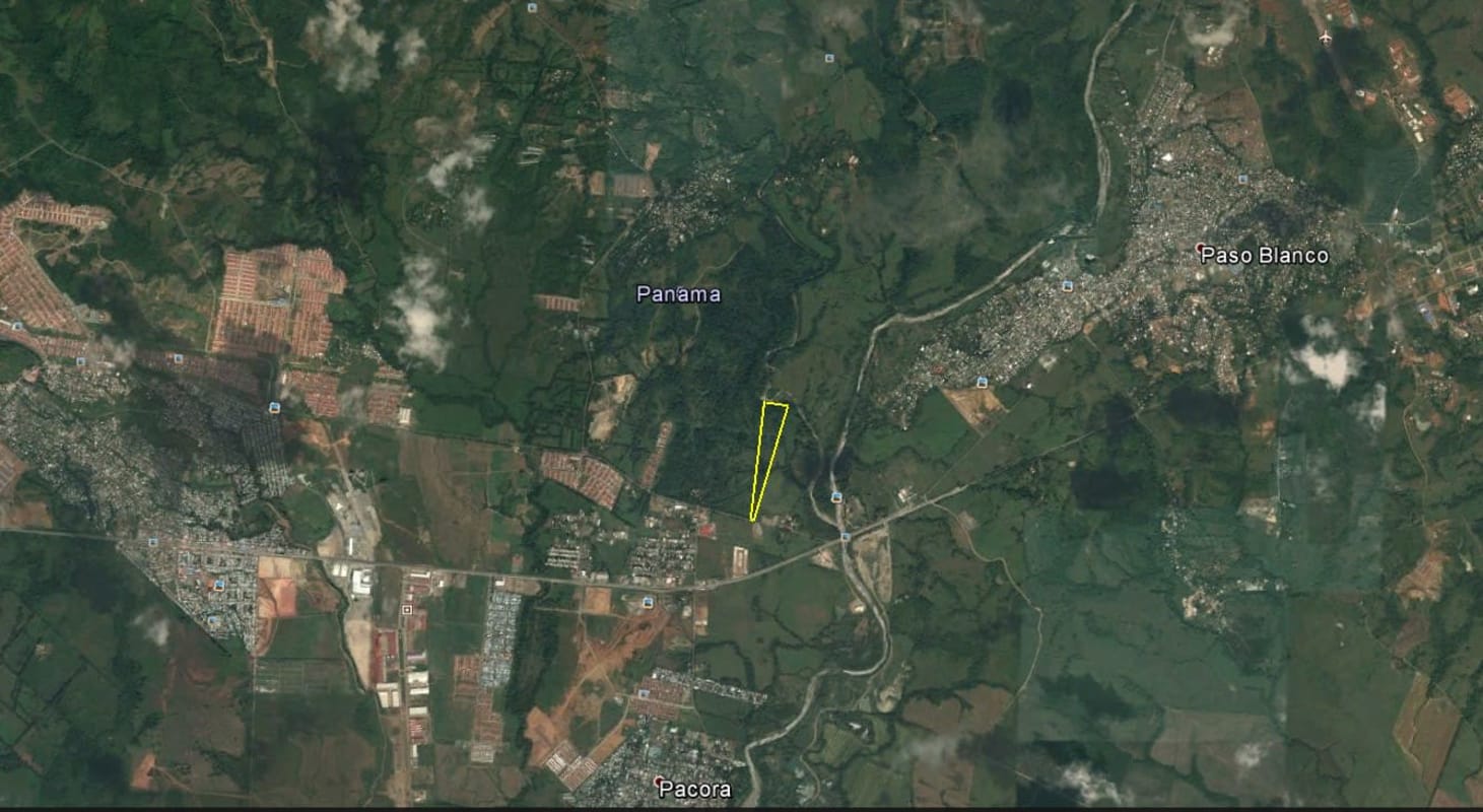 Aerial satellite view of a triangular development lot bordered by Rio Pacora and Cabobre in Panama