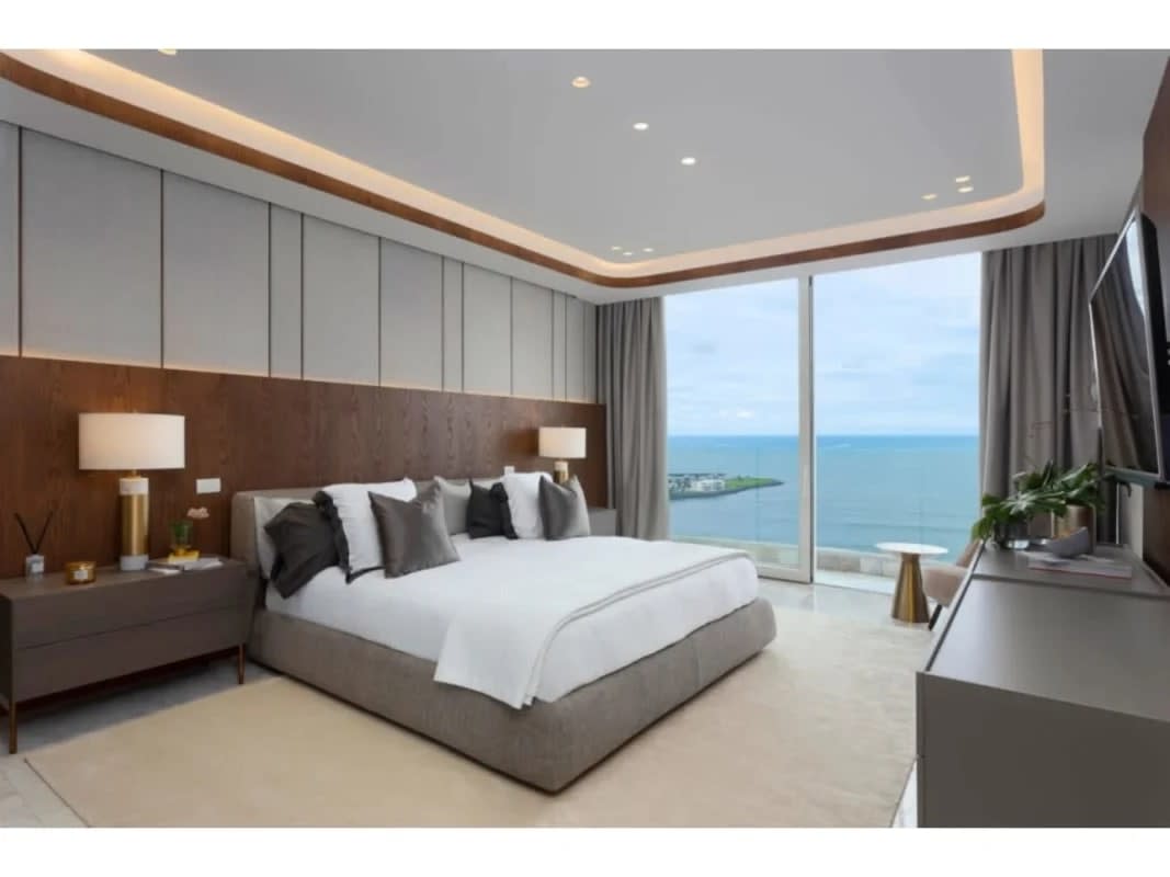 Elegant bedroom with panoramic ocean view, modern finishes PH The Towers Punta Paitilla Panama