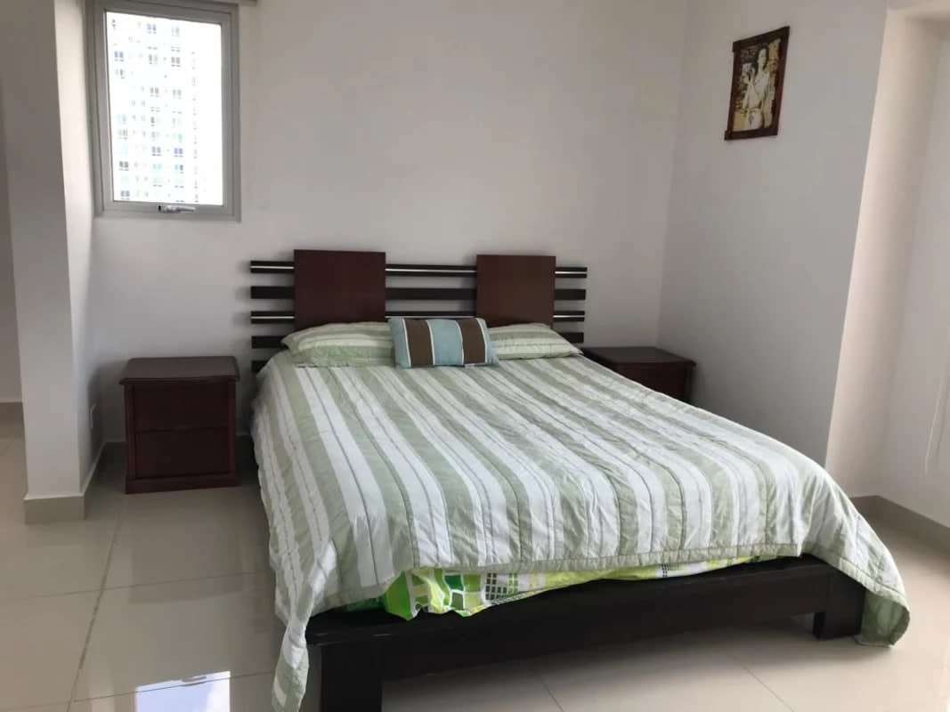 Bedroom with tile floors and window city panorama PH Vicky Village El Carmen Panama