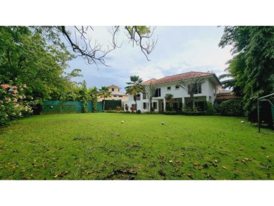Kitchen with granite counters, stainless appliances overlooking garden Costa del Este