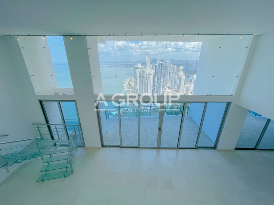 Spacious balcony with unobstructed Pacific Ocean view luxury penthouse PH Aqualina Punta Pacifica