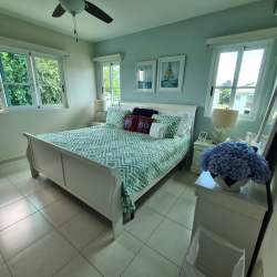 Master bedroom with king bed, AC, fan, private bath in Bijao Gatun South Panama