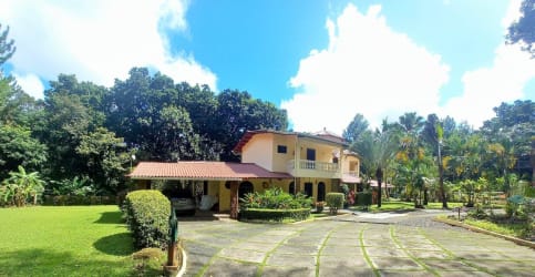 Spacious traditional living room with tile flooring tray ceiling ceiling fans in Villa Laurel Creek Altos del Maria