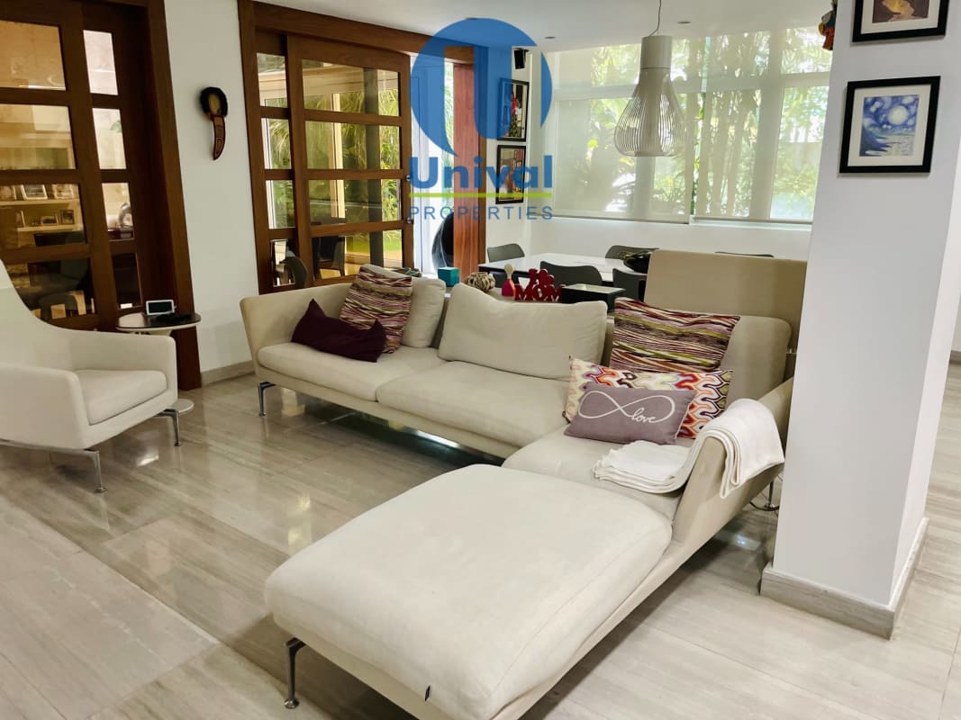 Large master bedroom with terrace access, AC and walk-in closet Costa Sur Panama