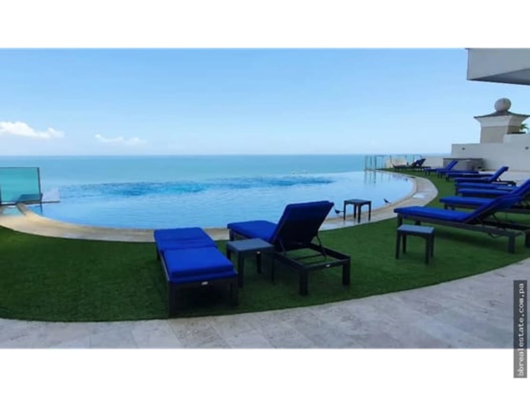 Fitness center with equipment and Pacific Ocean views at PH Oasis on the Bay Punta Pacífica