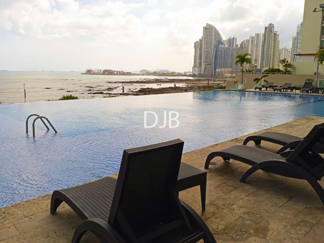 Modern kitchen with granite countertops and appliances PH Park View San Francisco Panama