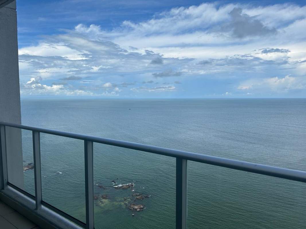 High-rise glass balcony overlooking Pacific Ocean at PH Oceanaire Punta Pacífica Panama