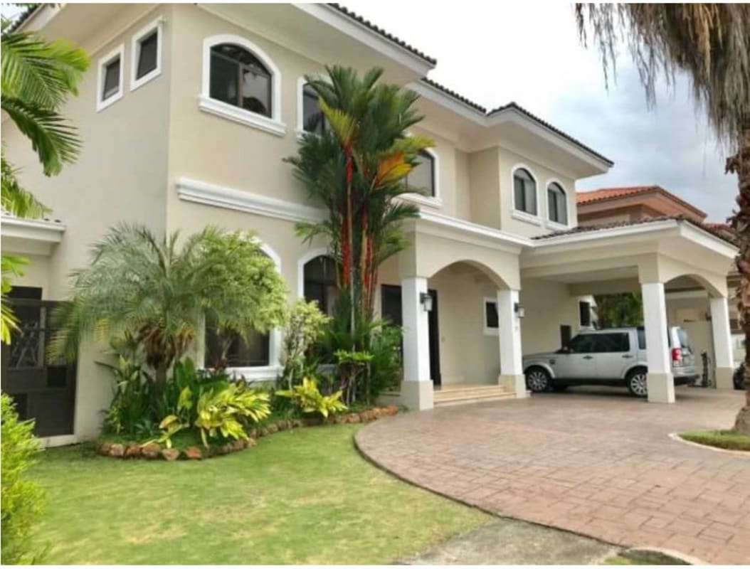 Bright living room with marble floors, access to terrace in upscale Panamá home Toscana Costa del Este