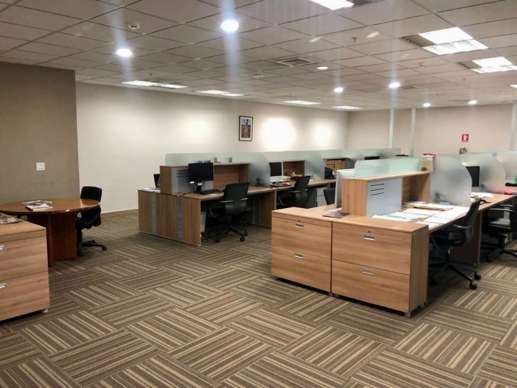 Glass division enclosed offices in commercial property Panama