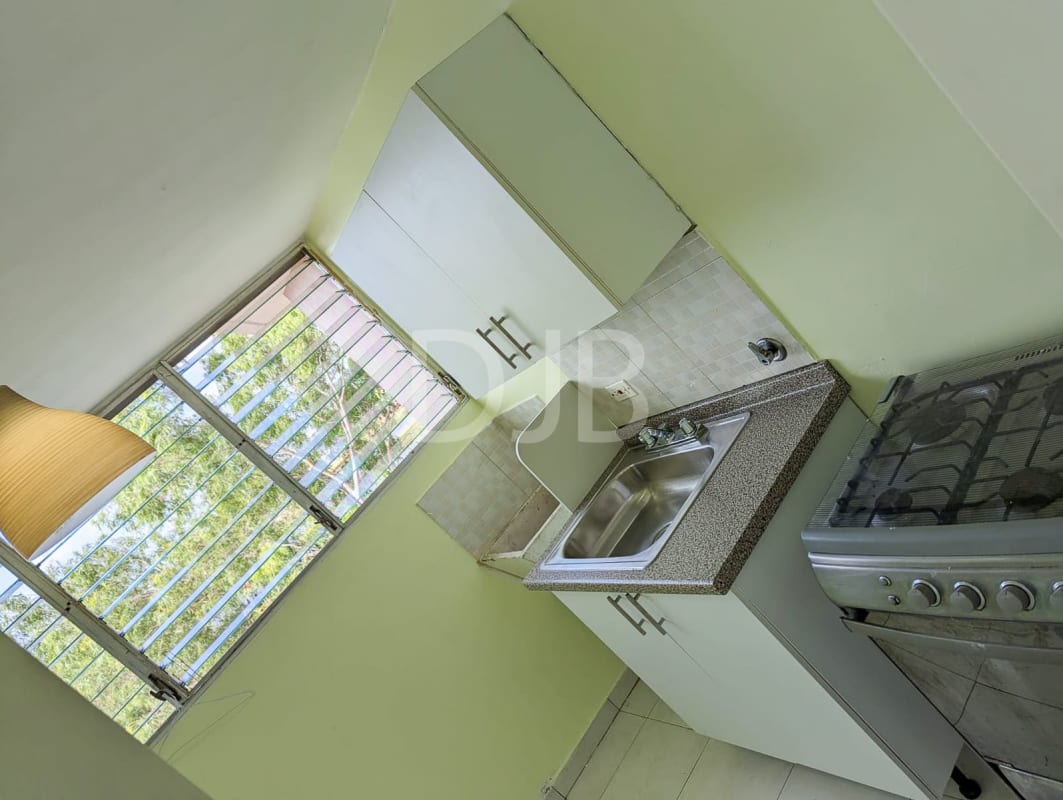 Kitchen with tile backsplash, gas stove, cabinets in PH Llano Bonito Don Bosco Panama