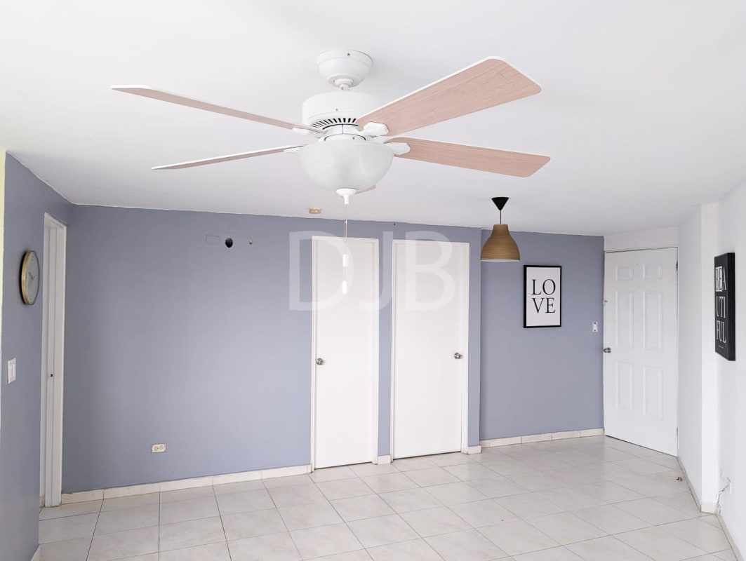 Bedroom with inverter AC, closet, ceiling fan, tile floor in PH Llano Bonito Panama