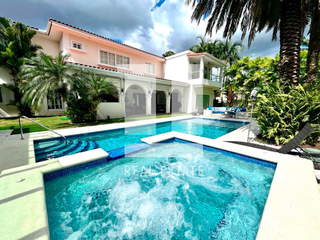 Luxury House for Sale in Costa del Este - 5 bedrooms
