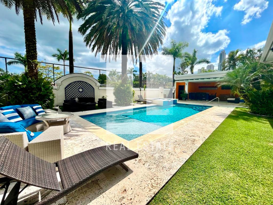 Mediterranean-inspired backyard with pool, jacuzzi, terrace Royal Pacific Costa del Este Panama