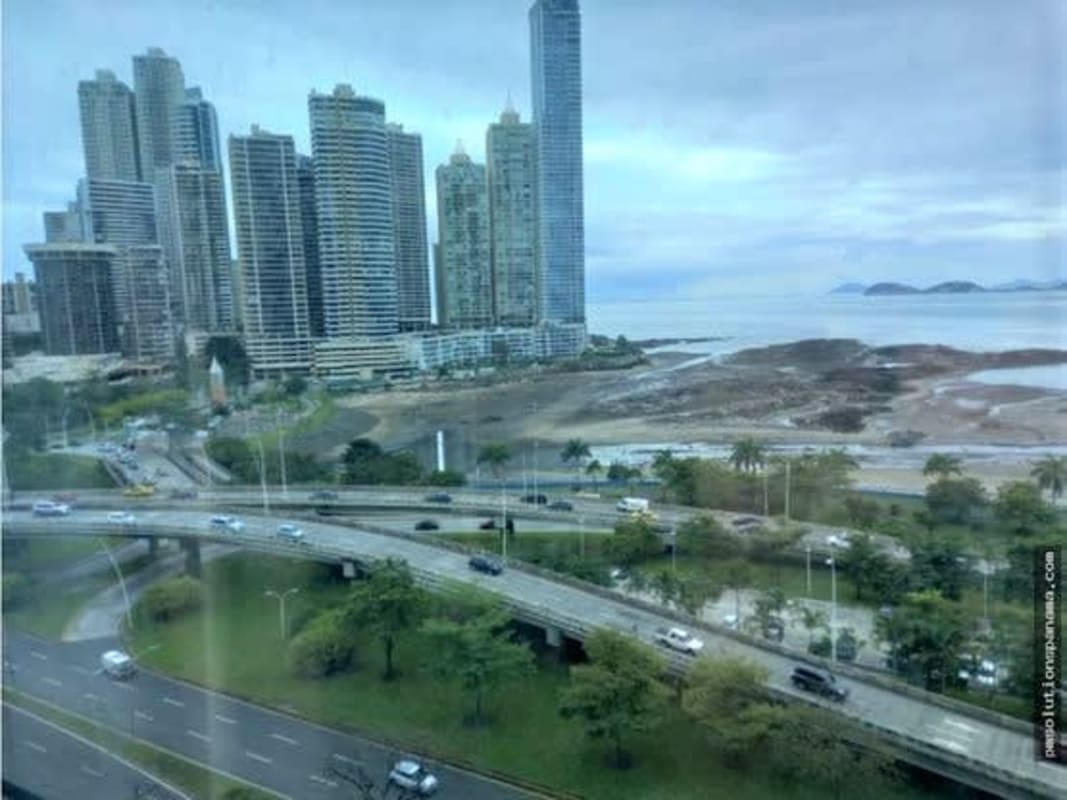 Ocean View 2BR Corner Apartment PH Grandbay Avenida Balboa