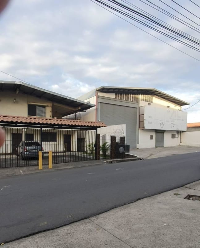 Secure parking and entrance of commercial building in Rio Abajo Panama business opportunity