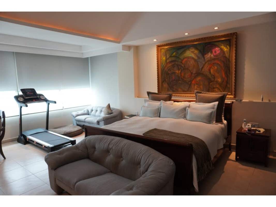 Luxury master bedroom with balcony access, spacious layout, floor to ceiling windows at PH Golf Tower Panama