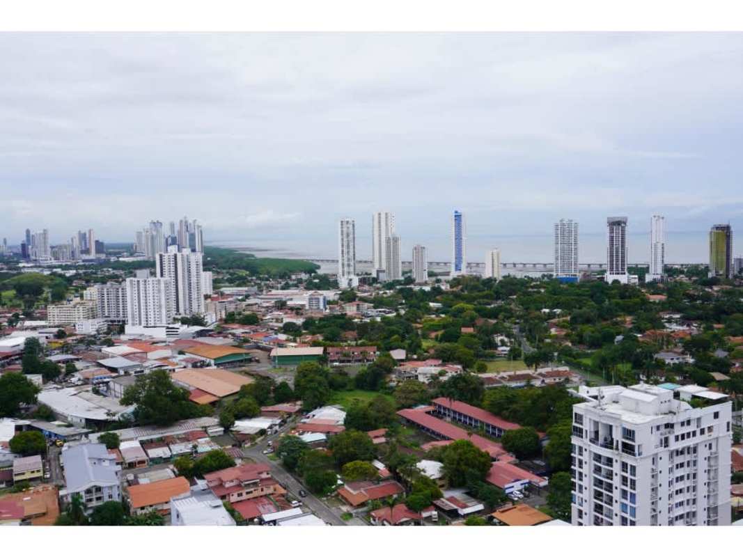 Sophisticated lobby reception area with marble floors, concierge desk in PH Golf Tower Panama