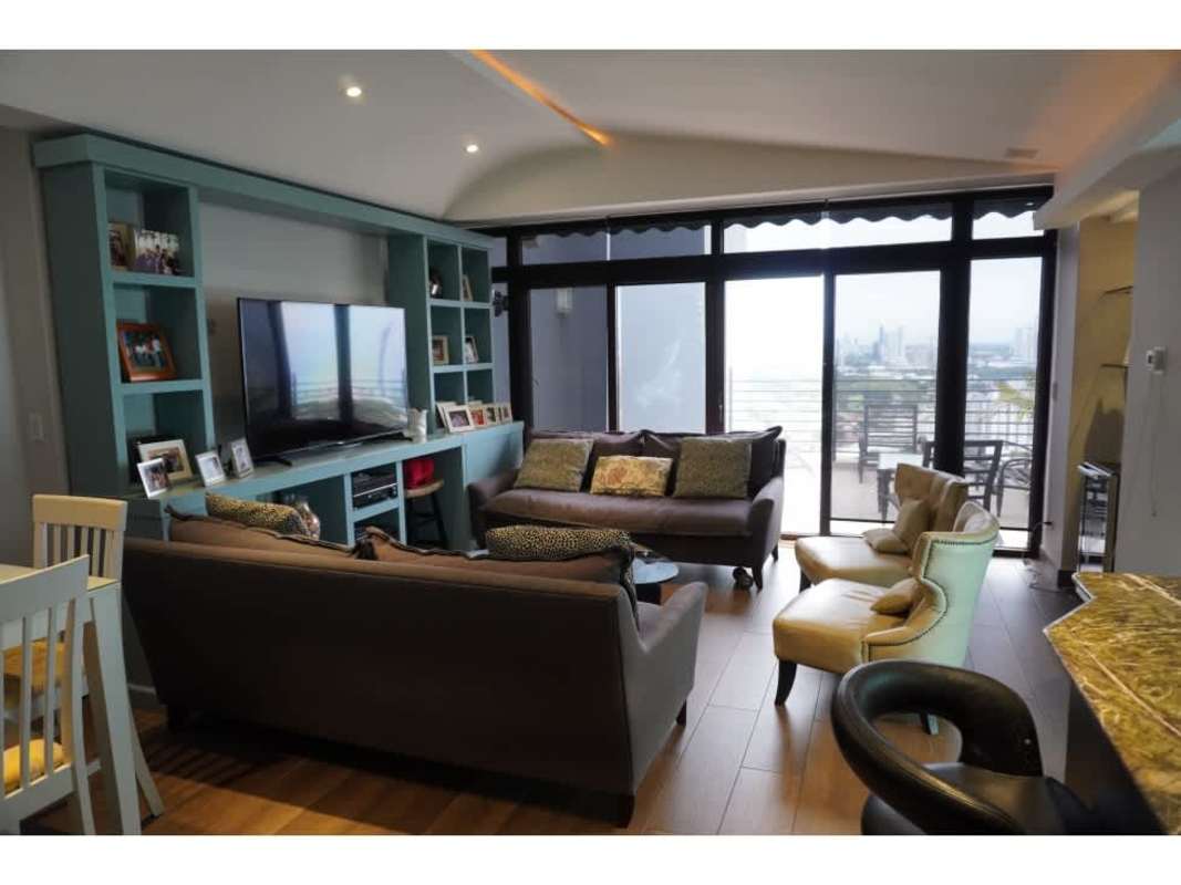 Infinity swimming pool with golf course backdrop PH Golf Tower Altos del Golf Panama