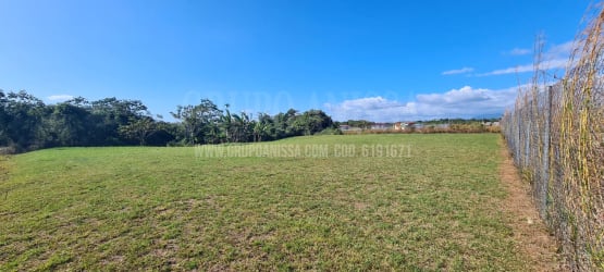 Vacant 2,000 m2 open grassy plot Rio Hato Panama near airport and Pacific beaches