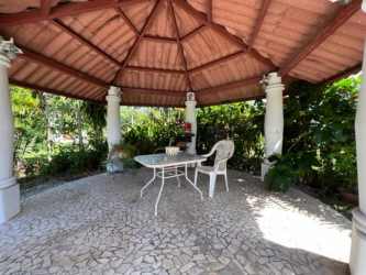 Spacious 3BR House with Pool Gazebo and Large Lot in Coronado Beach