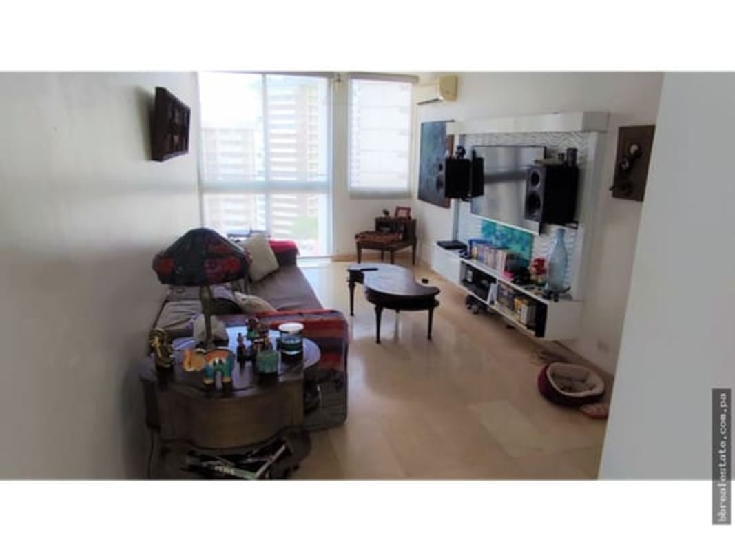 Spacious master bedroom with walk-in closet, ceramic floors PH Vista del Sol Punta Paitilla Panama City