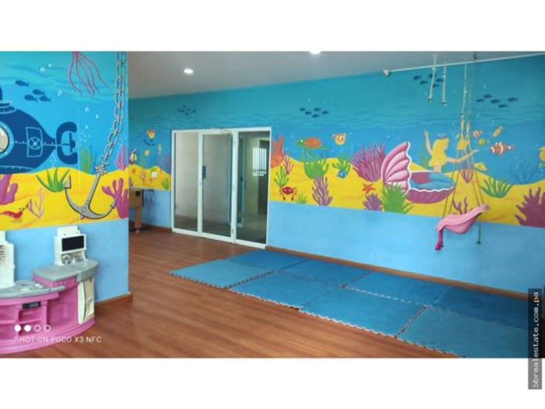 Contemporary bedroom with window and closet PH Vista del Sol Punta Paitilla