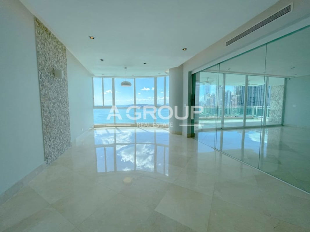 Spacious kitchen with granite countertops wood cabinetry stainless appliances PH Bahia Pacifica Panama City