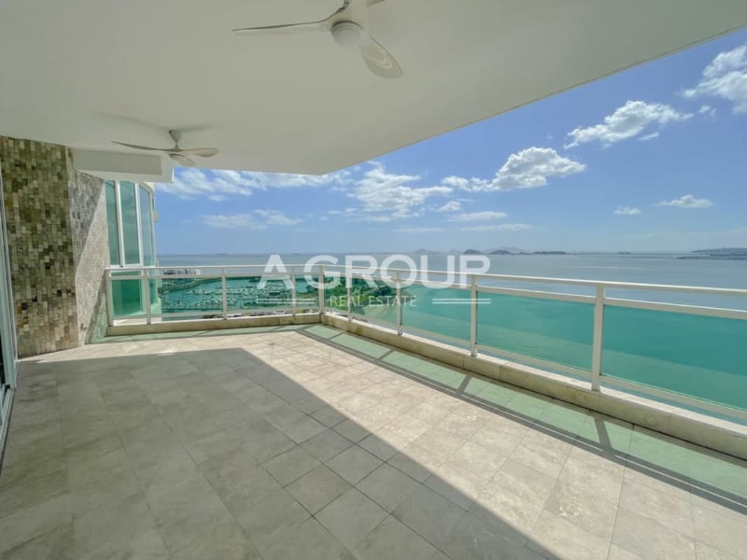 Elegant master bedroom floor-to-ceiling windows with Pacific ocean view marble floors PH Bahia Pacifica Panama City