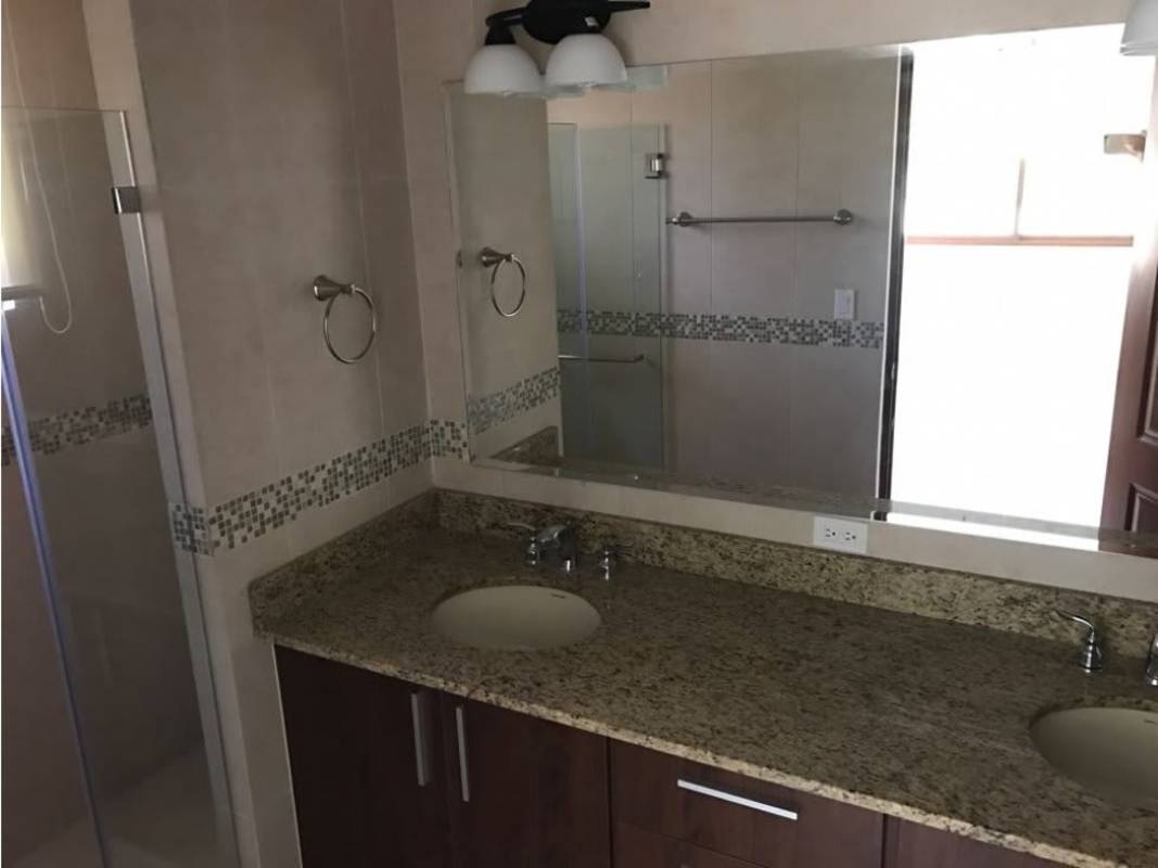 Luxury 3BR House for Sale in Los Senderos Clayton