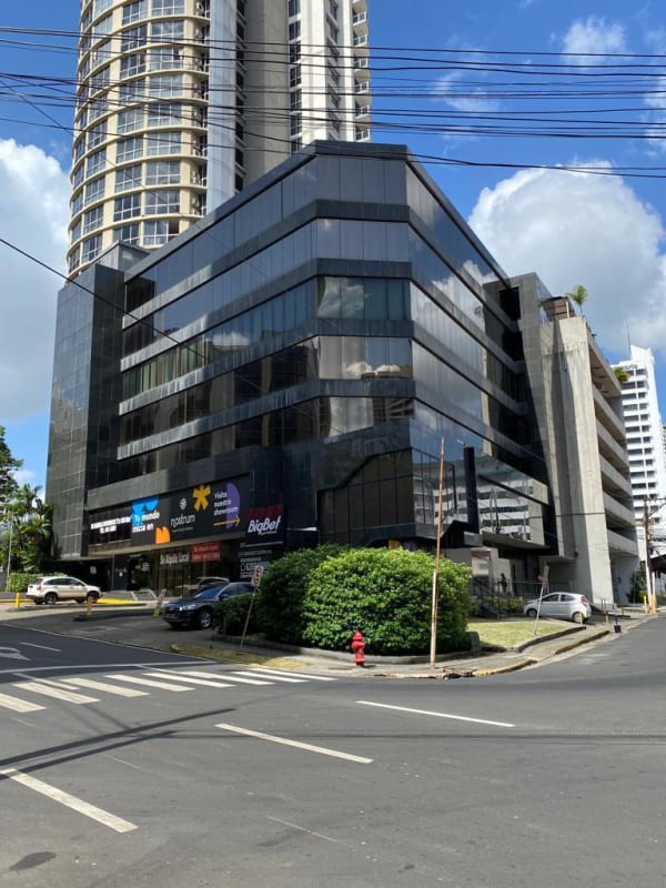 Spacious Commercial Office Building Edificio Central in Obarrio