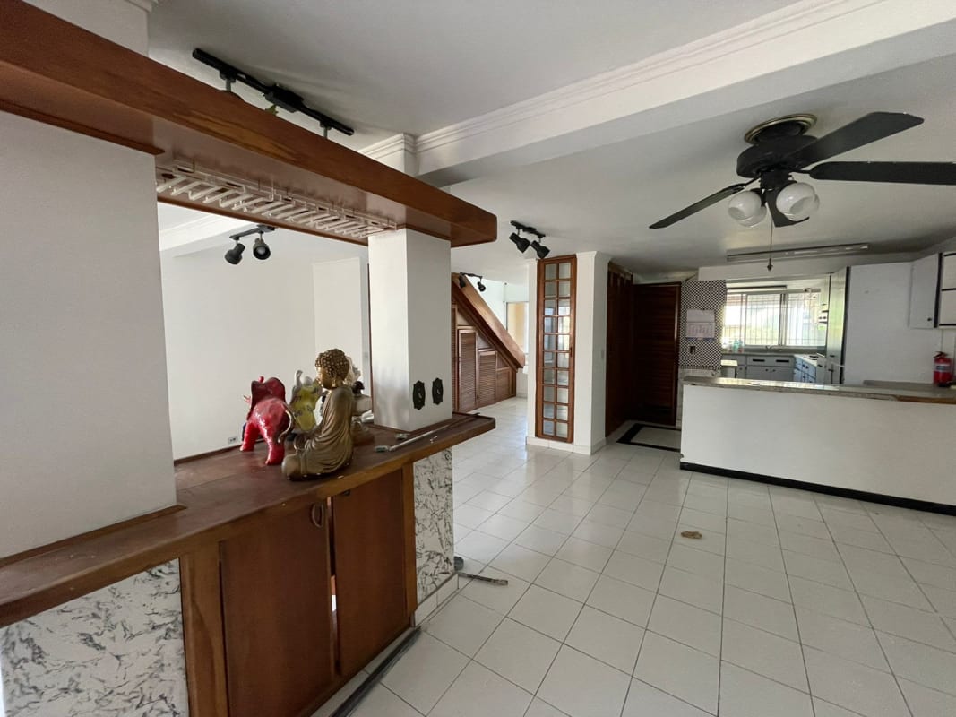 3BR Duplex House with Terraces Betania La Loceria