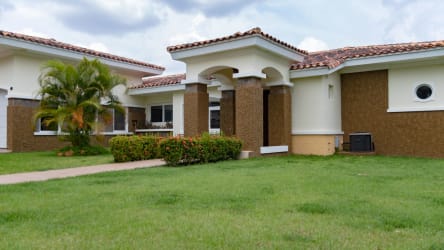 Spacious living room with sliding glass doors opening to backyard at Tucán Country Club Panama Pacifico