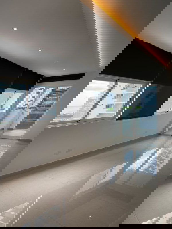 Bright living room with large windows, balcony access, city skyline PH Green View Panama