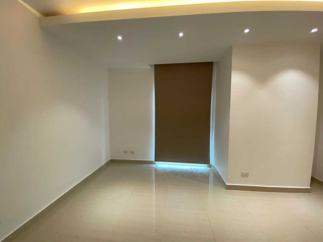 Minimalist living room with tile flooring, recessed lights, blackout blinds Green View Panama