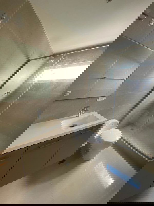 Neutral bedroom with built-in closet, blackout blinds, tray ceiling PH Green View Panama City