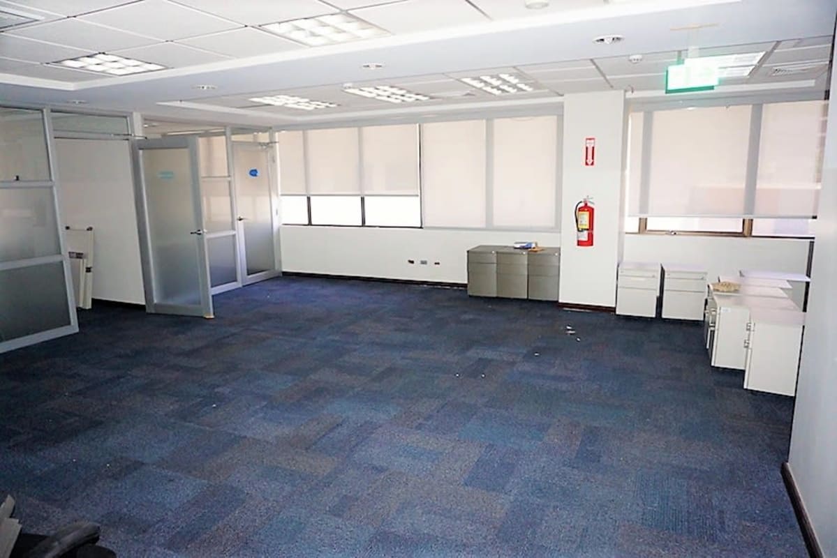 Reception area with modern design carpet and access to offices in PH BICSA Tower Obarrio