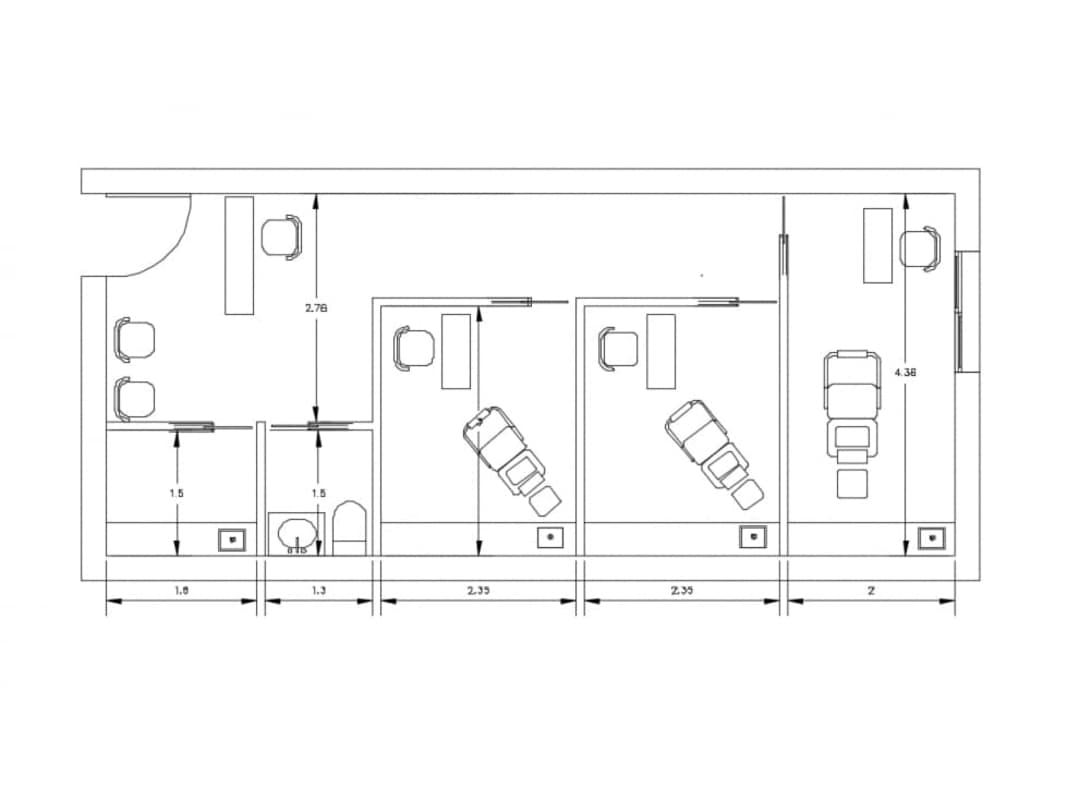 Schematic floor plan showing three exam rooms, waiting lobby, bathrooms Costa del Este