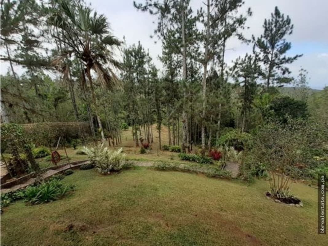 Charming Mountain House with Lake View & Garden | Cerro Azul