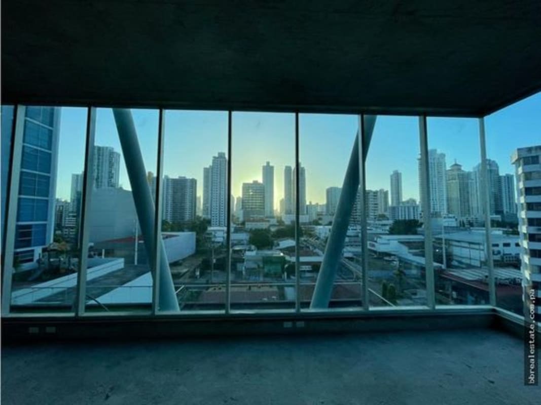Unfinished open plan commercial office with panoramic floor-to-ceiling windows PH Office 77 Panama City
