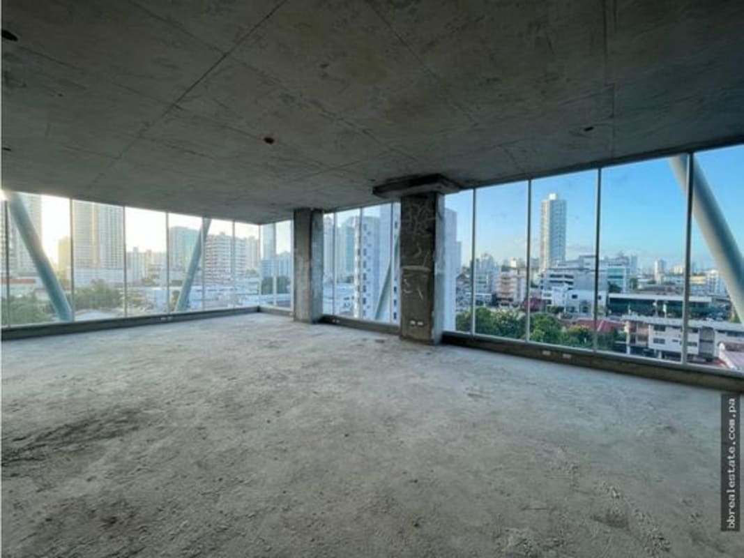 Unfinished commercial interior with panoramic city views in PH Office 77 Panama