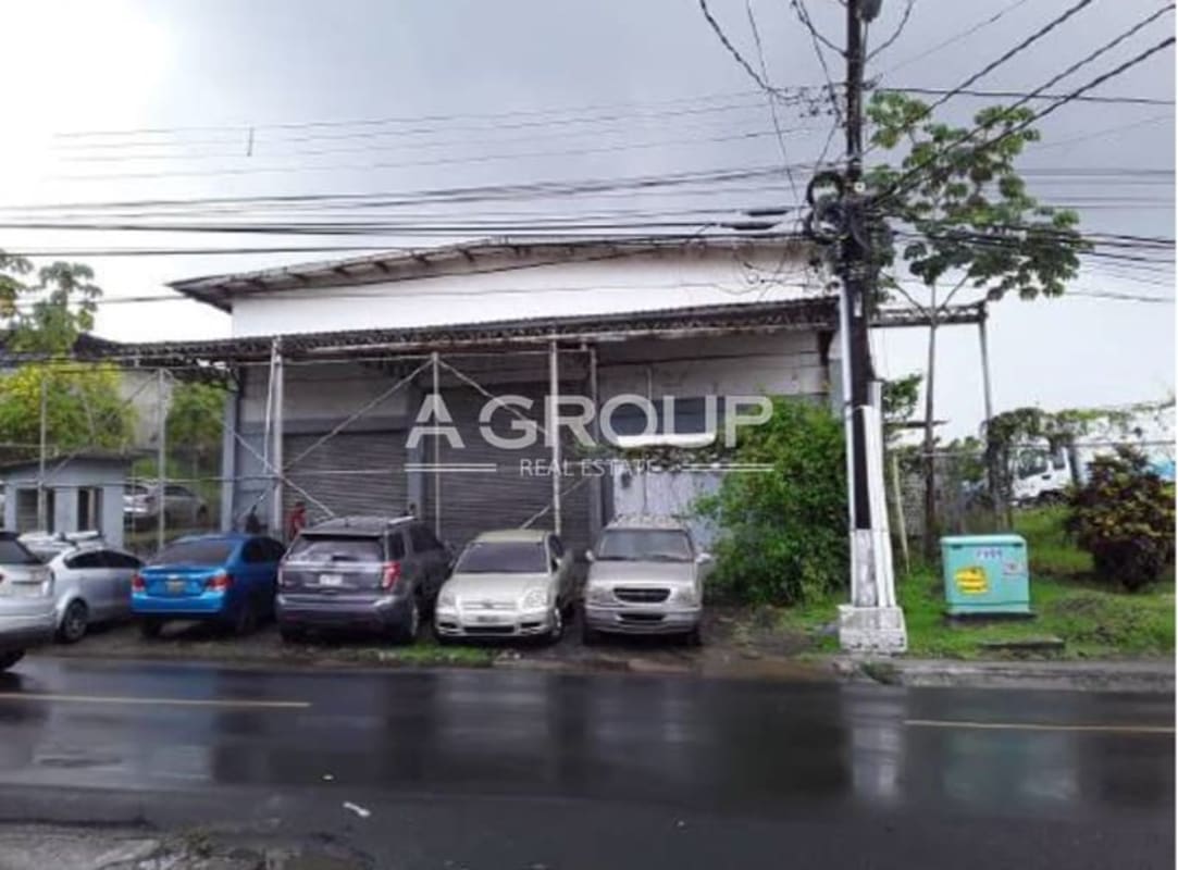 Industrial warehouse exterior with roller shutter doors and parking Pueblo Nuevo Panama