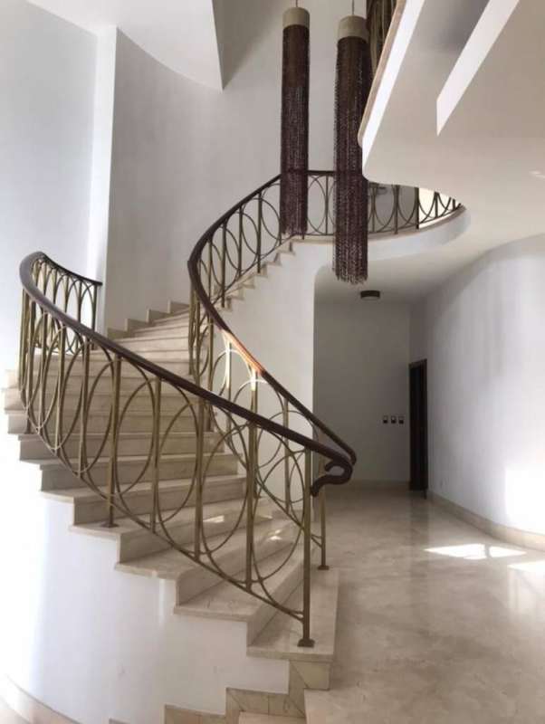 Exclusive swimming pool surrounded by lush greenery and sun terrace in Residencial Paseo del Parque Costa del Este