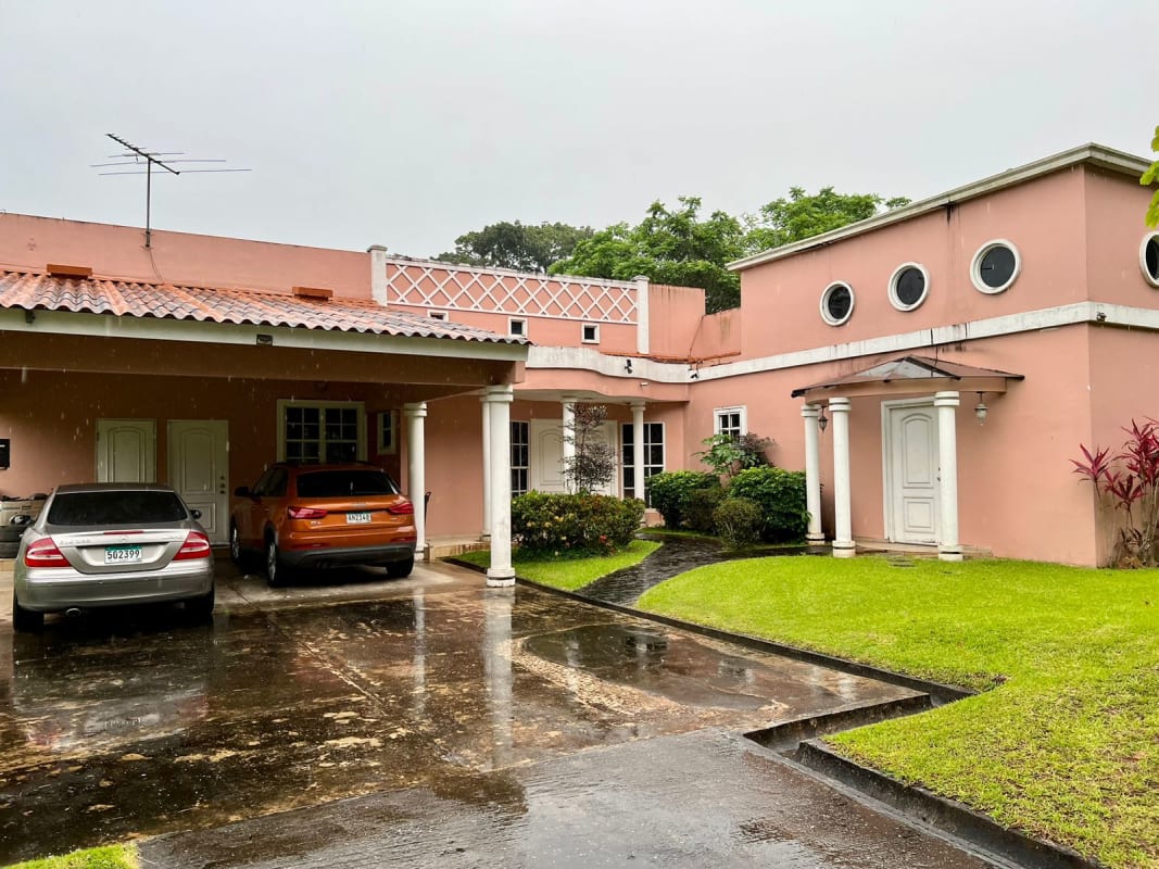 Discounted 4BR House Large Yard Las Cumbres Panama