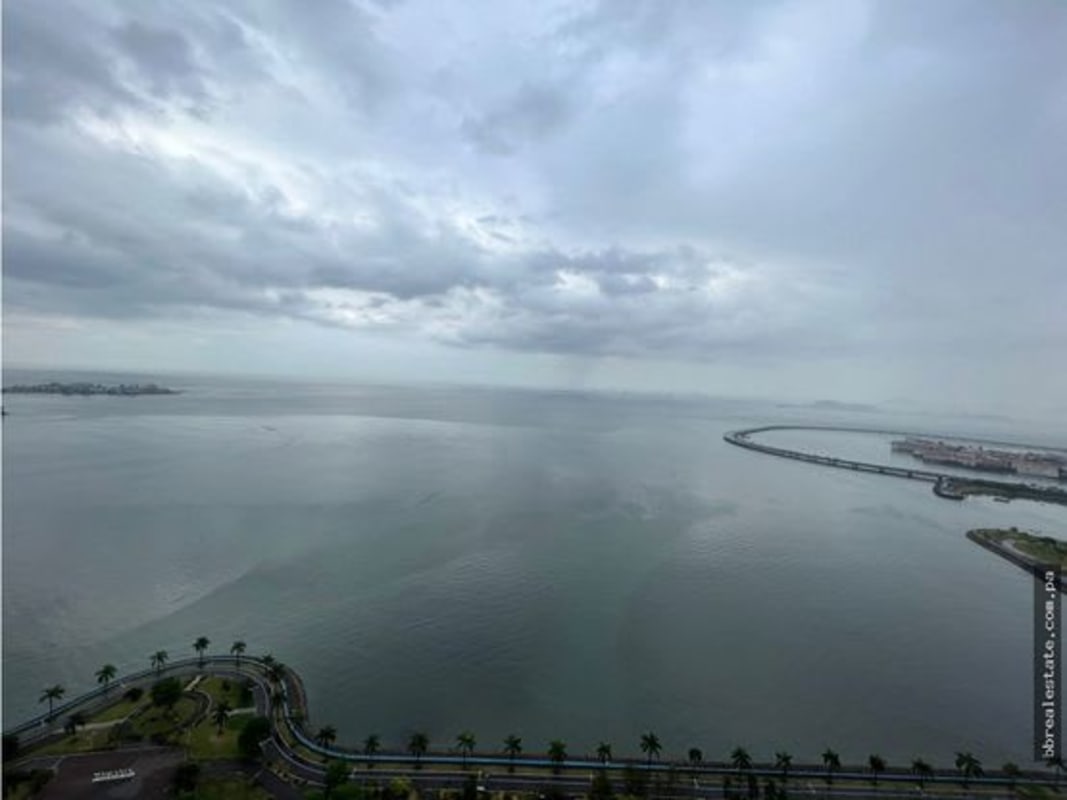 Jr. Penthouse Oceanview PH Rivage Avenida Balboa