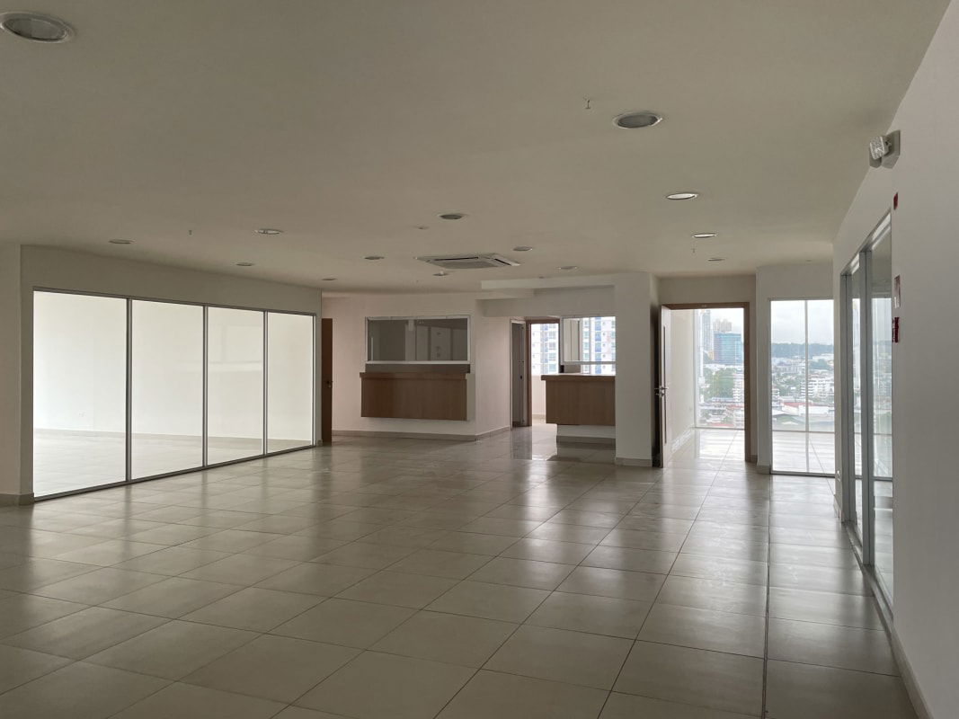 Ample commercial space with ocean view windows at PH BICSA Tower Panama City