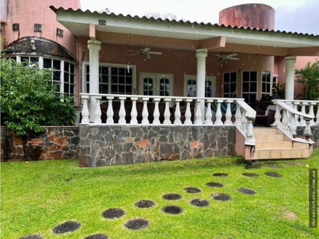 Mediterranean style exterior porch with white railings and lush garden in Las Cumbres Panama