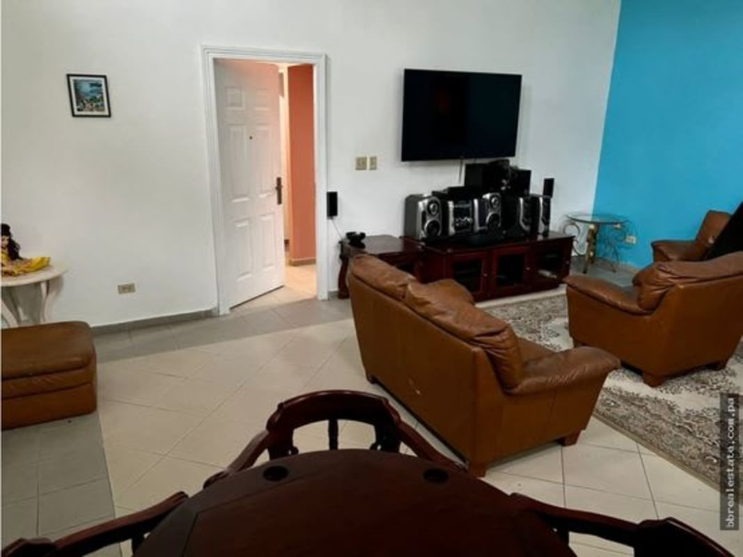 Spacious living room with ceramic floors, modern sofas and entertainment center Las Cumbres house Panama