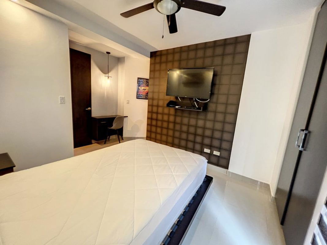 Modern bathroom with glass shower enclosure and elegant finishes PH Residencial del Sol Carrasquilla Panama